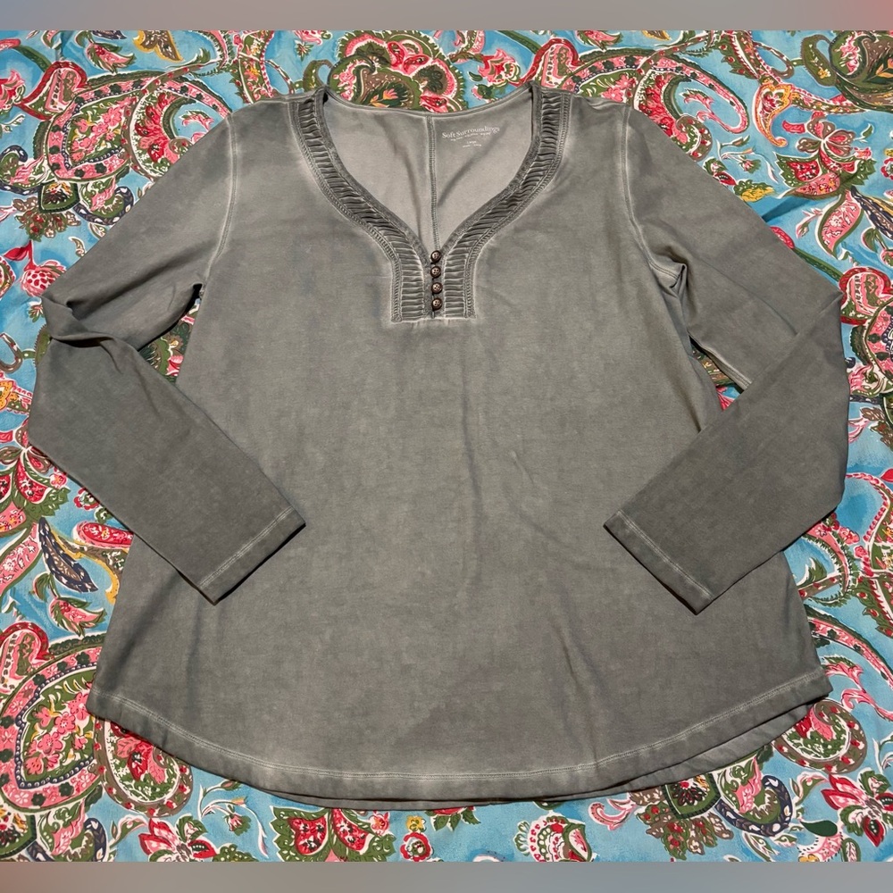SOFT SURROUNDINGS gray stretch knit LARGE long sleeve pullover